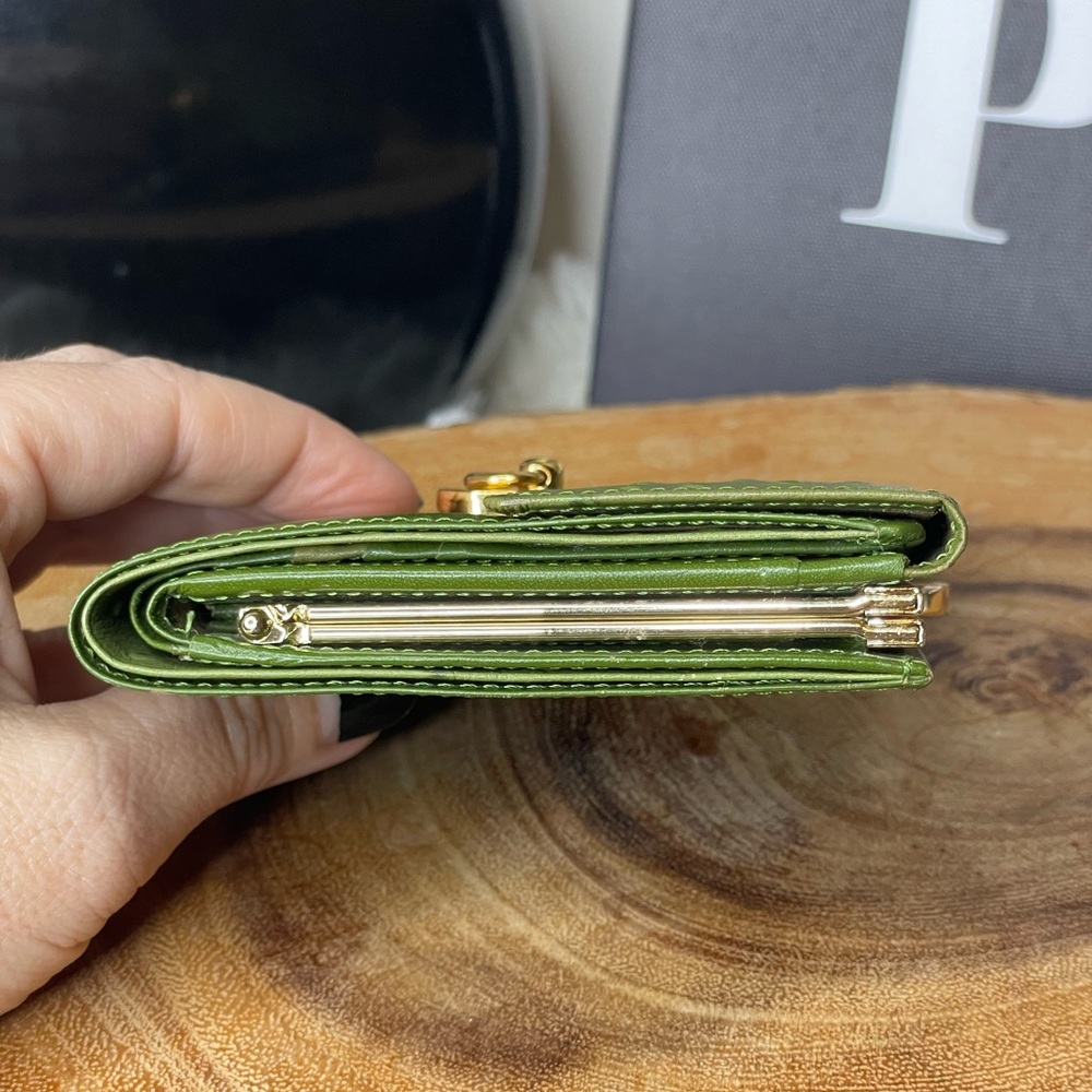 Givenchy Green Leather Wallet with Kisslock - Picture 2 of 10